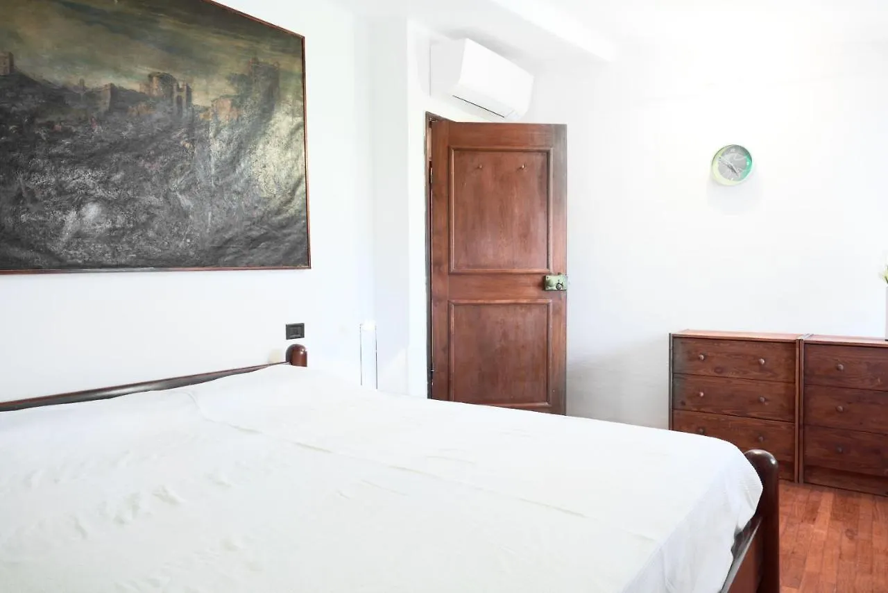 Square Views Apartment Lerici
