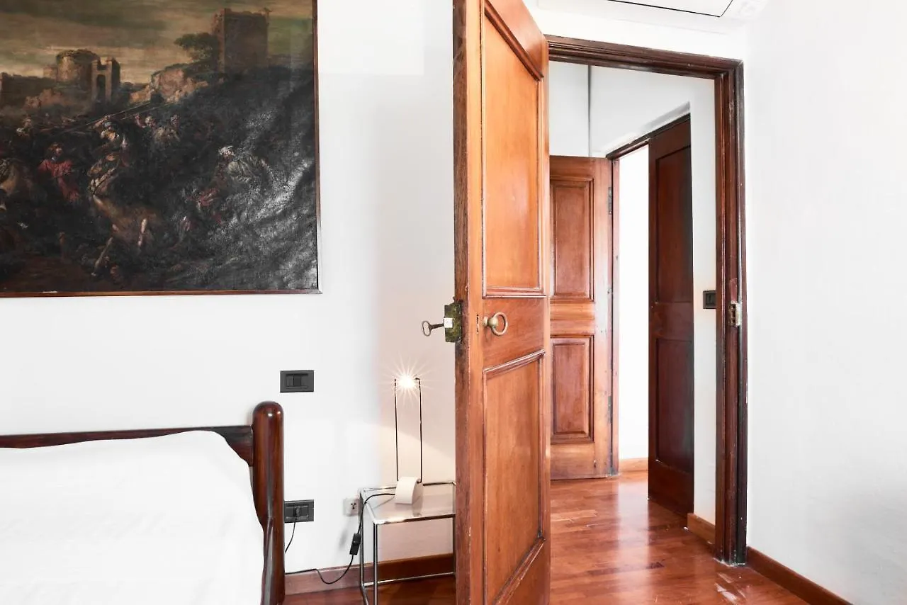 Square Views Apartment Lerici