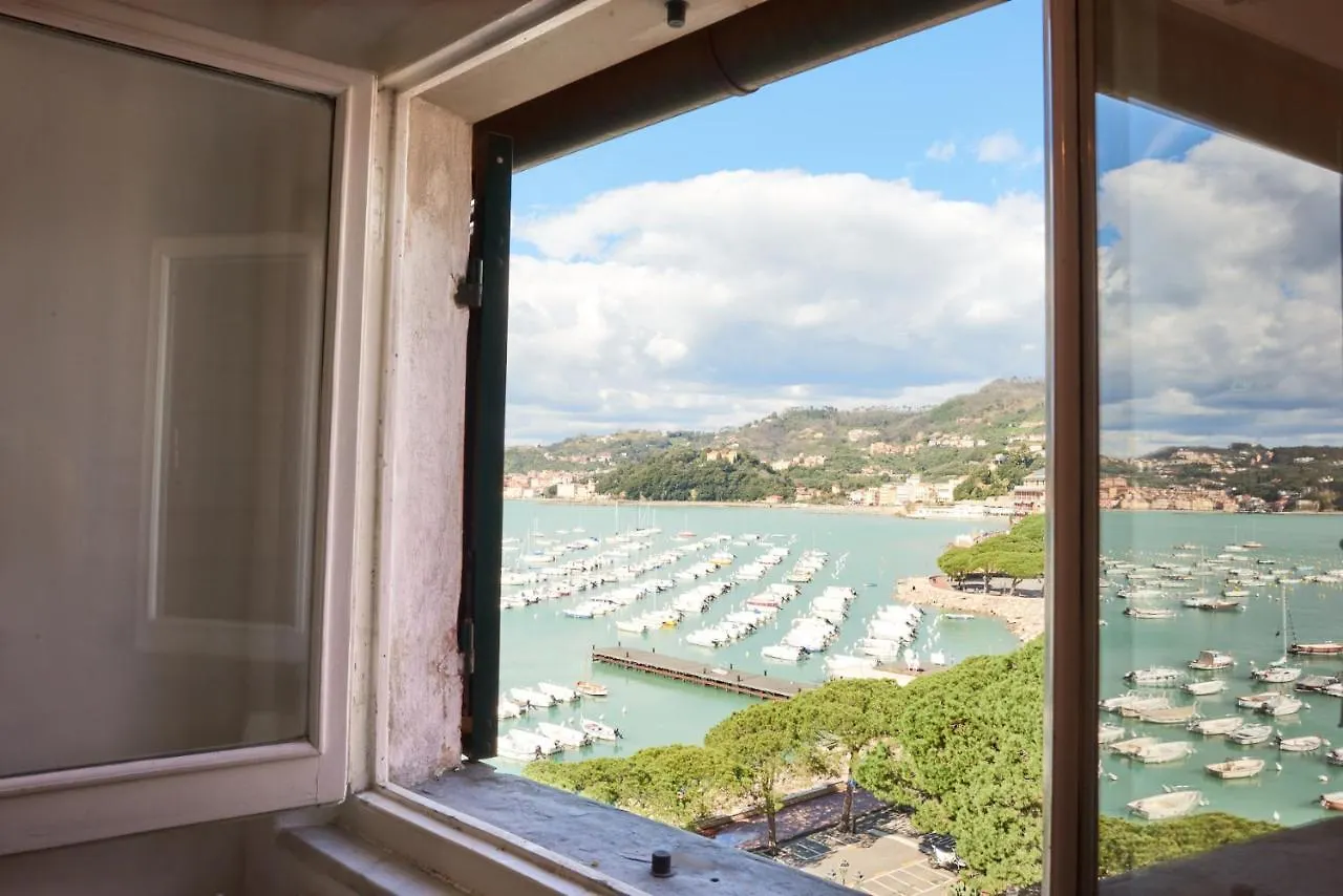 Square Views Apartment Lerici Italy