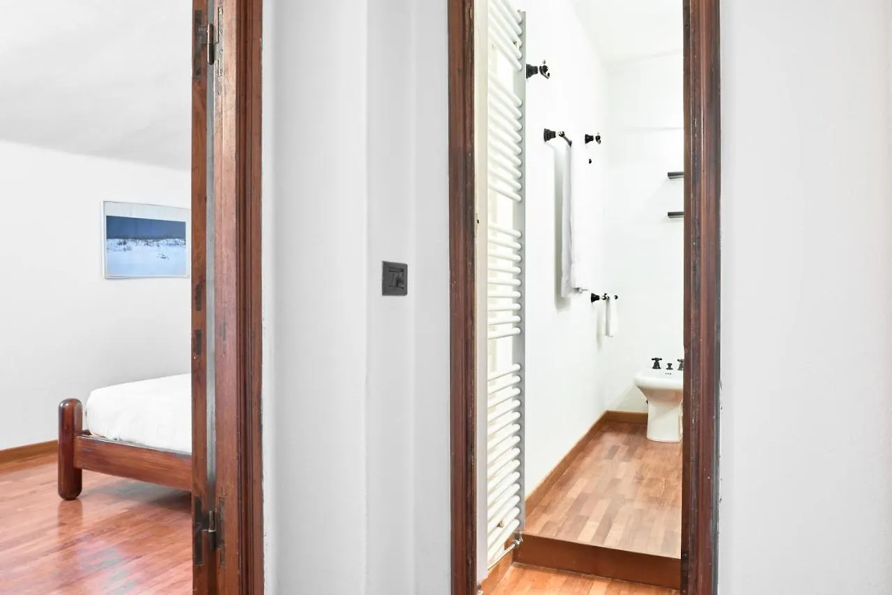 Square Views Apartment Lerici Italy